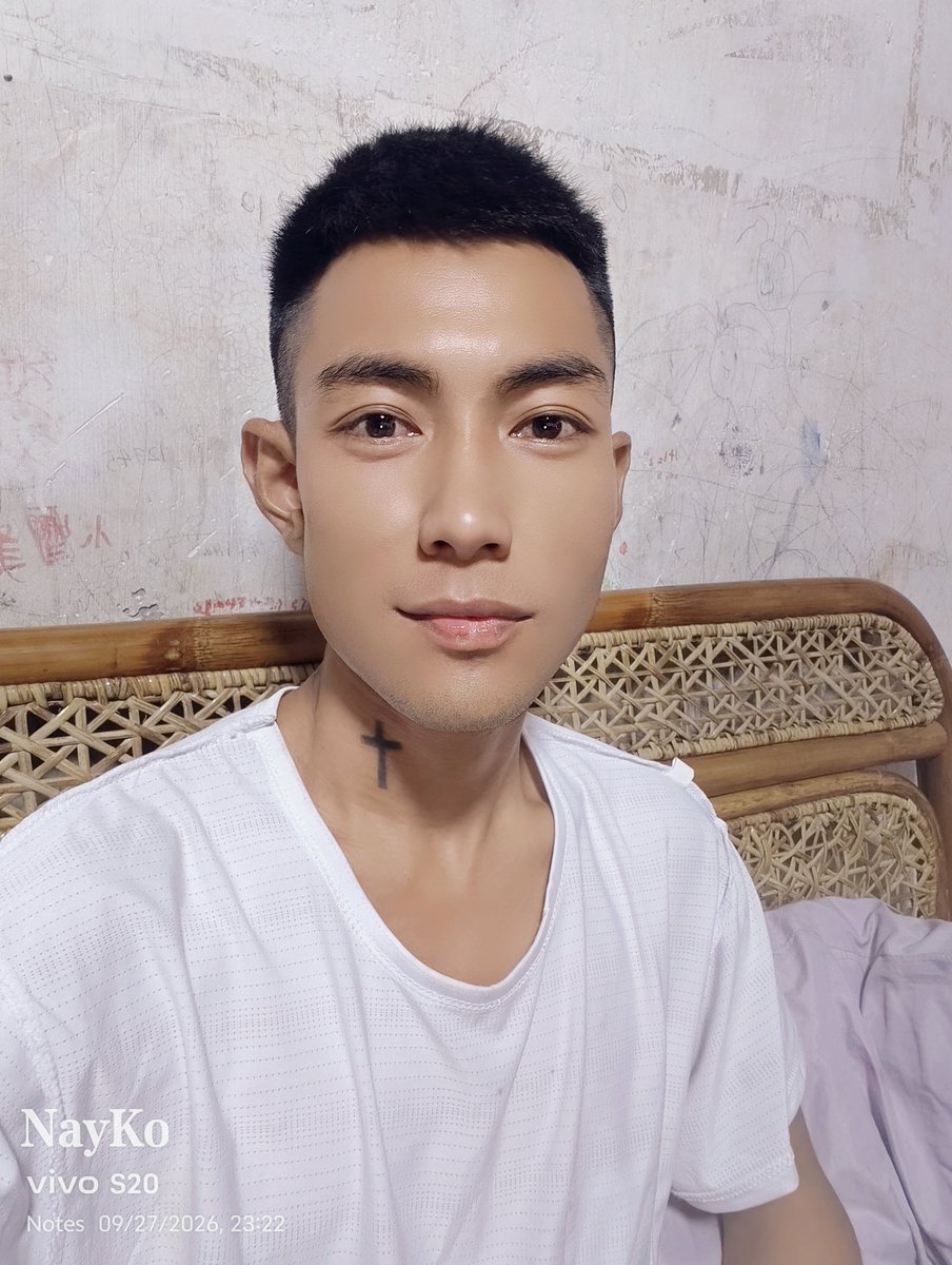 HanNayKo's tweet photo. WeChat QR ပေးထားတယ်နော် https://t.co/Gv1KpACk3v