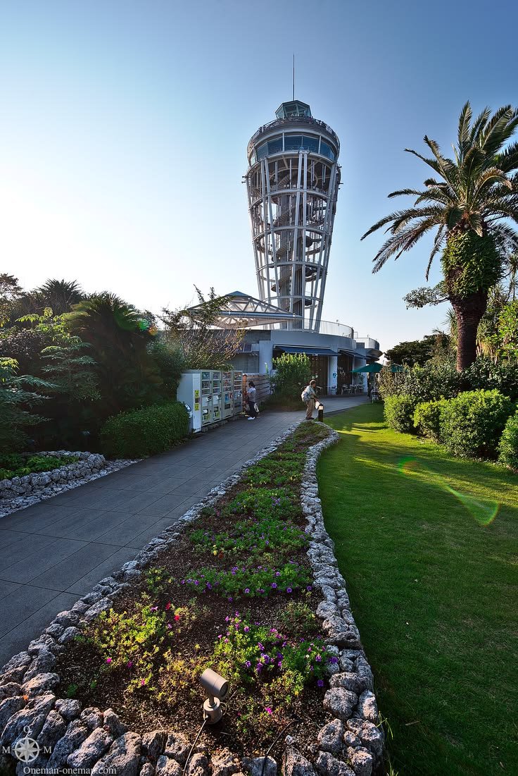 TeninIchika's tweet photo. Selamat pagii! 😆✨ Tadi habis ambil stok buat buka toko, aku mampir ke observation tower! Jam segini udah ada yang dateng juga ternyata yaa. 🤔 Ada yang udah coba kemari? https://t.co/0YD6PXmJbo