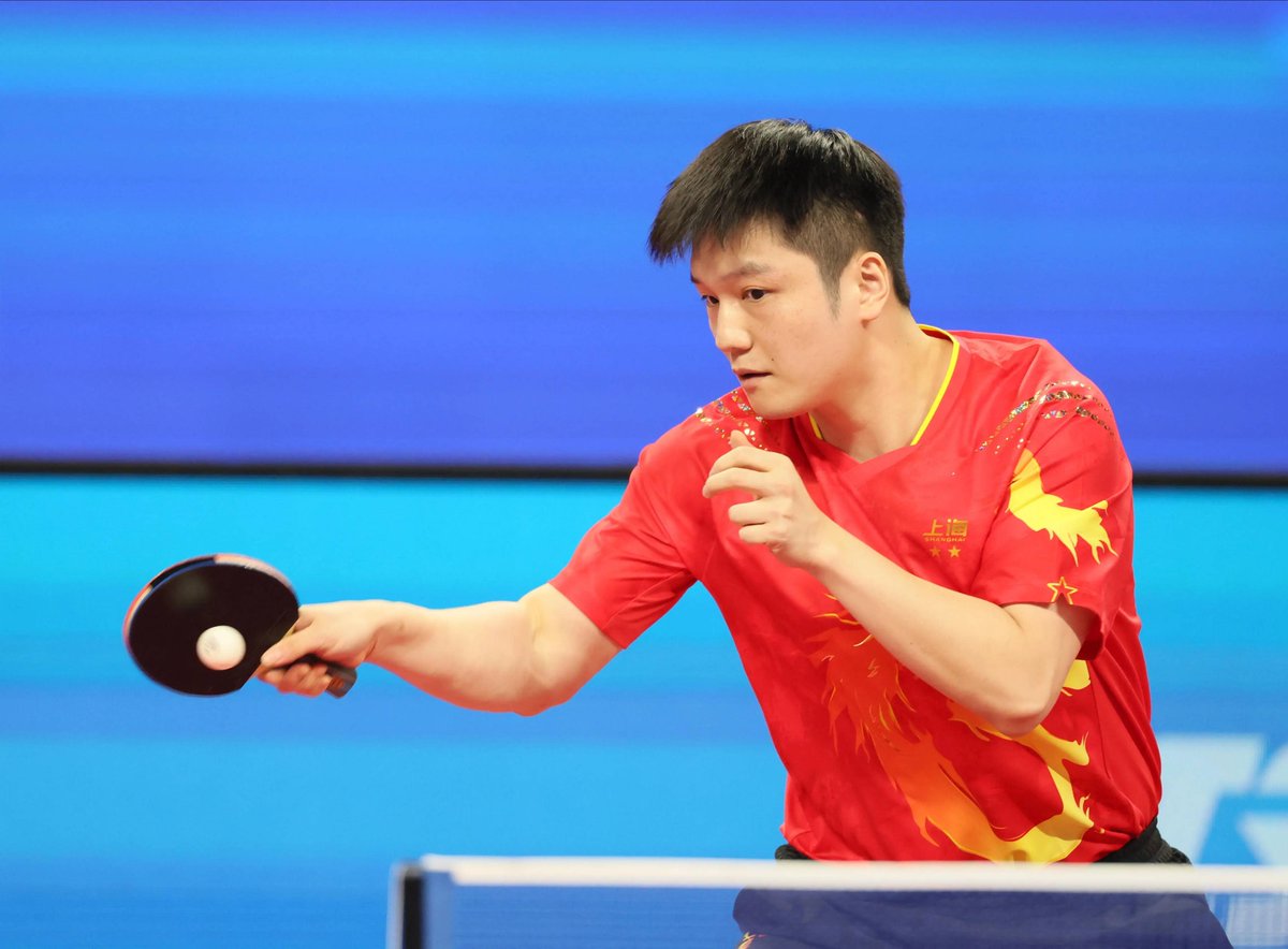 vicki_01_s4_4b9's tweet photo. Playing table tennis, I casually watched TV, then talked about something interesting with a friend. https://t.co/ntgoVwPpuP