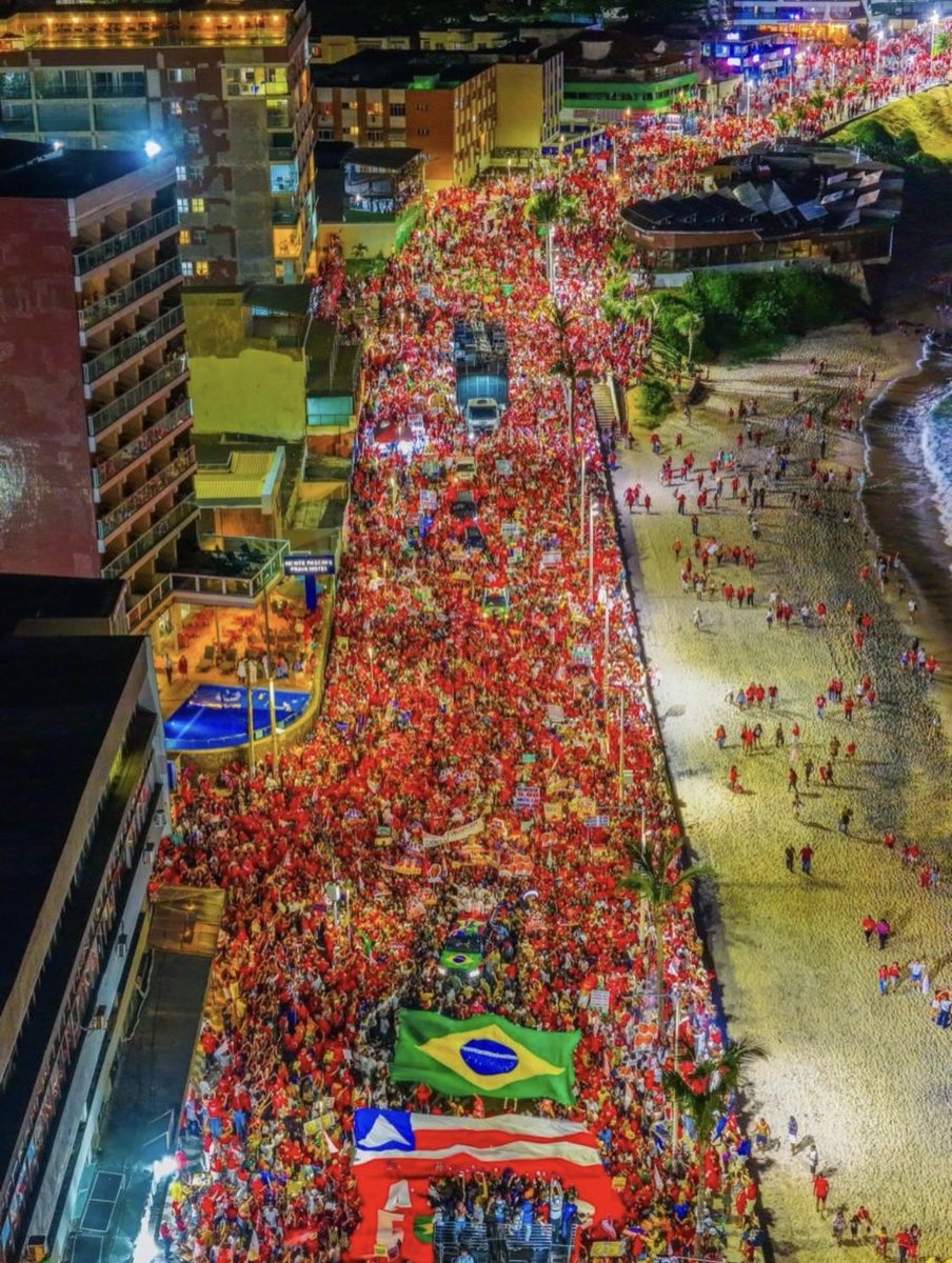 BacurauA's tweet photo. Salvador e Lula: extraordinários! https://t.co/uIZ7jT28jk