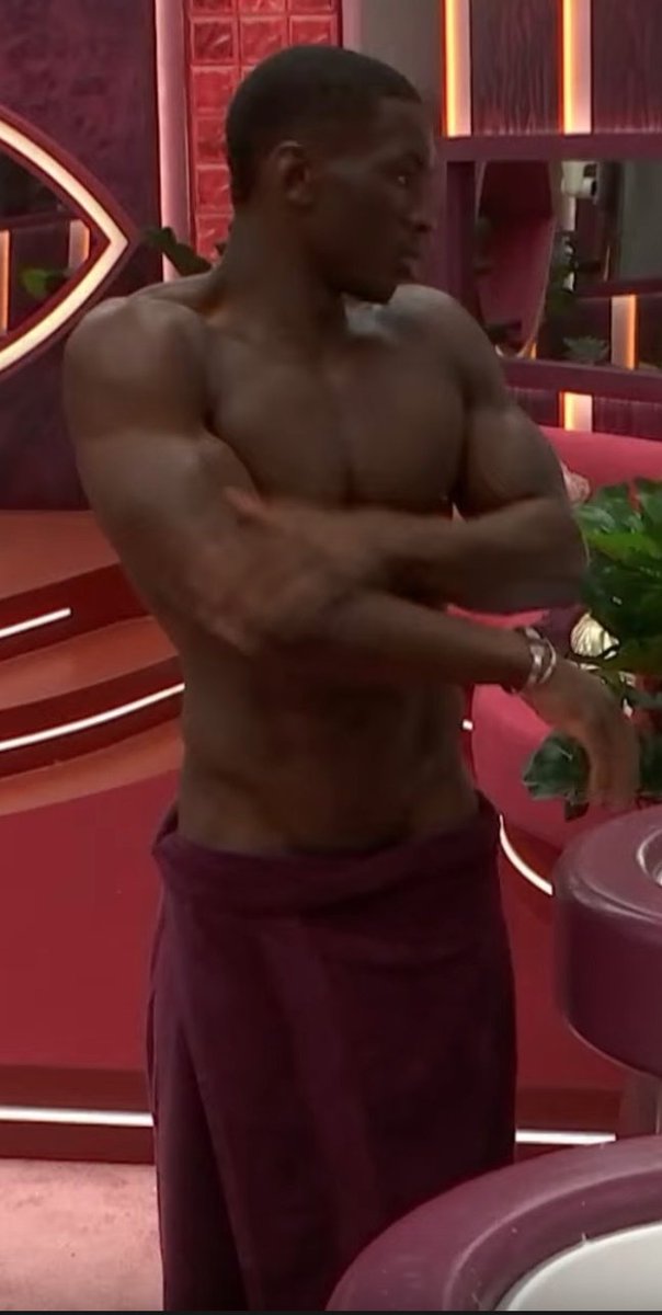 CelebWanker's tweet photo. Loved the way Lynx wore that towel... https://t.co/Cv7rxLybT8