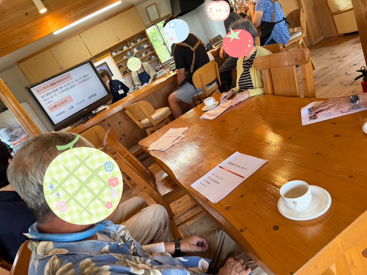 akiyama_hp's tweet photo. 今回のAカフェは、デイケア・訪問看護の説明会と合同で開催しました。

スタッフがデイケアや訪問看護の仕組み、支援内容などをご紹介

デイケアのメンバーにもご参加いただき、ご自身の体験を交えながら、実際の利用の様子をお話しいただきました。 https://t.co/ONSDZ8bz7M