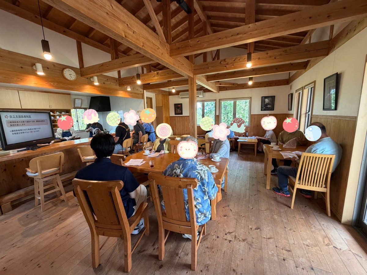 akiyama_hp's tweet photo. 今回のAカフェは、デイケア・訪問看護の説明会と合同で開催しました。

スタッフがデイケアや訪問看護の仕組み、支援内容などをご紹介

デイケアのメンバーにもご参加いただき、ご自身の体験を交えながら、実際の利用の様子をお話しいただきました。 https://t.co/ONSDZ8bz7M