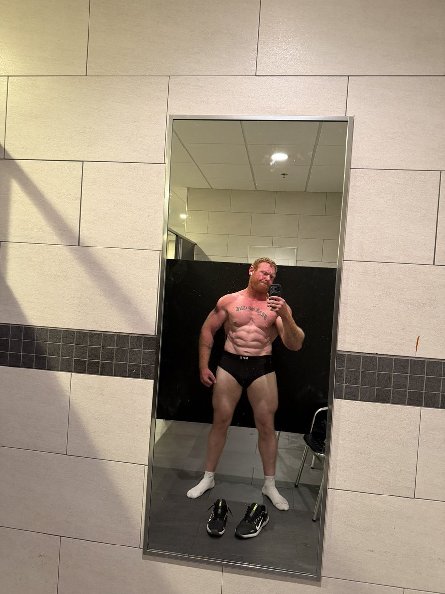 Maszaroth's tweet photo. How do I get bigger? 
#Maszaroth #Gymflex  #Gymlife https://t.co/h9Q9jJUVcn