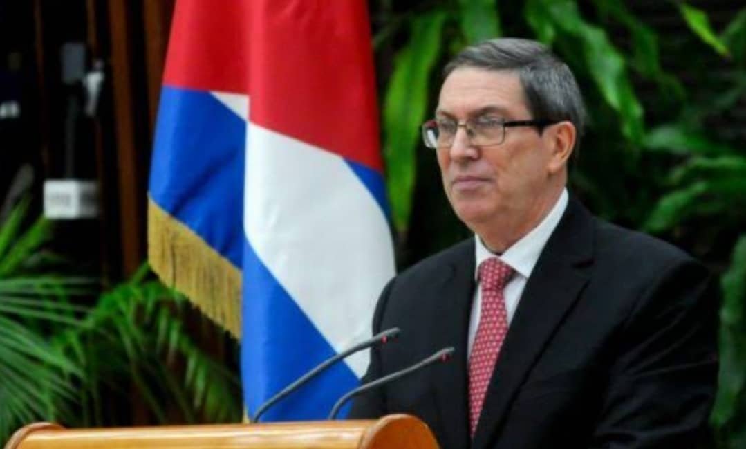 UJCdeCuba's tweet photo. 🗣🇨🇺 El canciller cubano Bruno Rodríguez afirmó que Washington emitió nuevas medidas que endurecen las restricciones sobre Cuba. Según su publicación, las disposiciones eliminan intercambios “pueblo a pueblo”.

🔗 https://t.co/ypUhrvejwY https://t.co/3DGCN2pHFJ