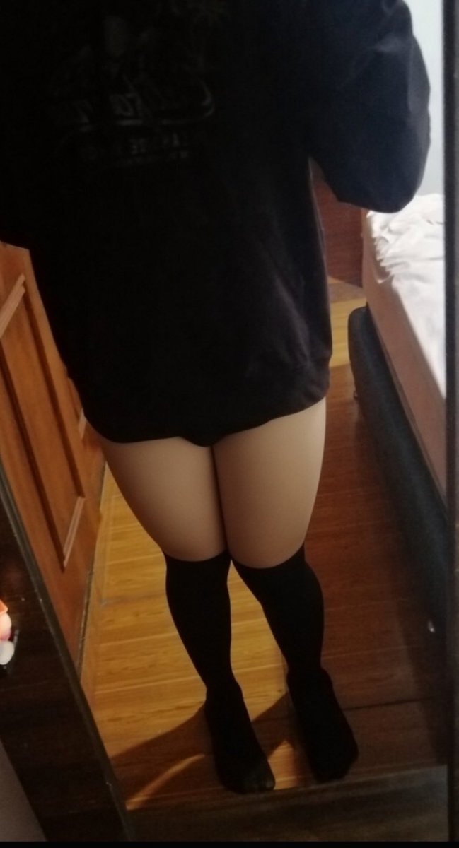 michiro56's tweet photo. Muslos #femboy #muslos https://t.co/dfix89qgec