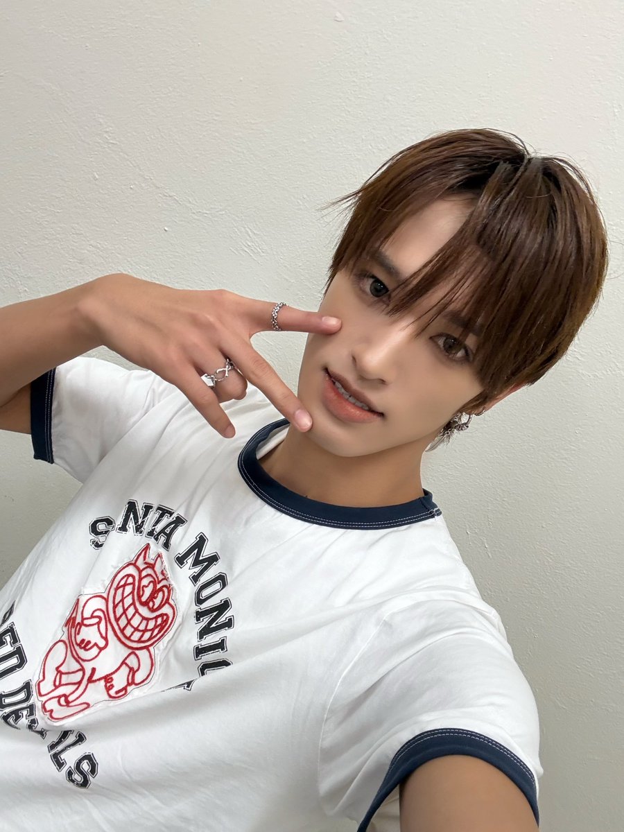 NEXZ_BBL's tweet photo. 🫧🦌260930 | 07:42 AM ( 🇰🇷 )

Hi hi!
Hello!✌️
Let's have another great day together!

*📸*

I have a photoshoot today, so I'll do my best!!
And my outfit for today is all black
So I'll take a picture and send it to you later https://t.co/gJPpqpZ17n