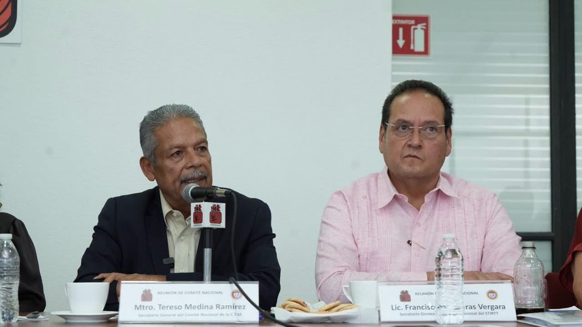 tereso_medina's tweet photo. 🤝 El @STIRTTnacional cuenta conmigo y con todo el respaldo de la @CTM_MX. Hoy acompañé a su Secretario General, @FranContrerasV, en la reunión del Comité Nacional, con la participación virtual de las y los secretarios generales del sindicato en todo el país. https://t.co/3tMq5SQfk8