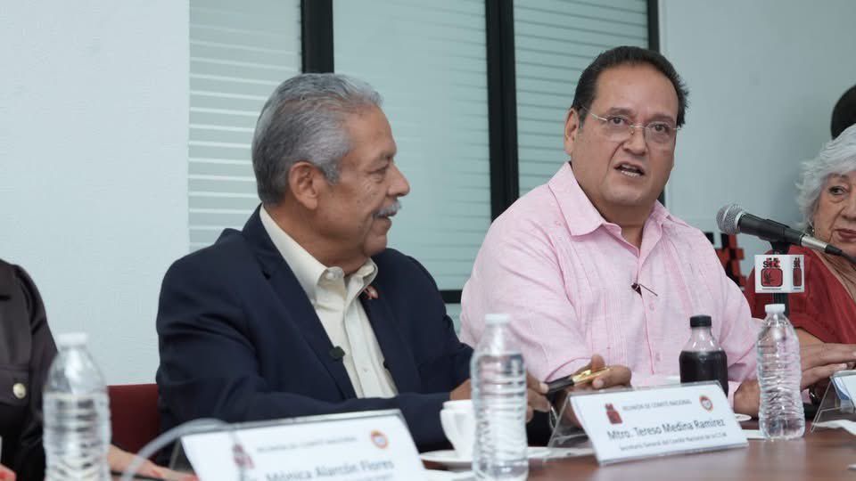 tereso_medina's tweet photo. Compartimos los desafíos que enfrentan quienes trabajan en la radio, la televisión y las telecomunicaciones: la transformación tecnológica, la competencia desleal y la inseguridad que afecta a la actividad económica y al empleo. https://t.co/eFCgYdiedp