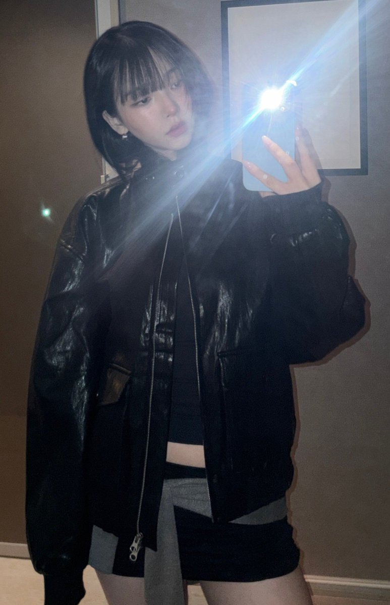 _bluustar's tweet photo. mirror selfies https://t.co/q8oJa8EW4y