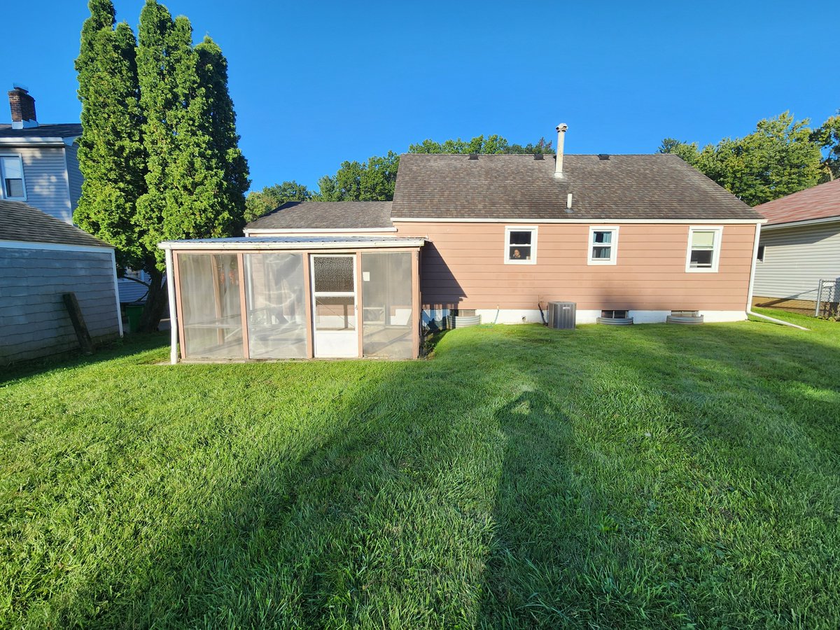 smoke14z's tweet photo. Life update. Me and my wife are officially homeowners. We bought a house in massillon ohio. Perfect house for our family. https://t.co/hAho2TCBNR