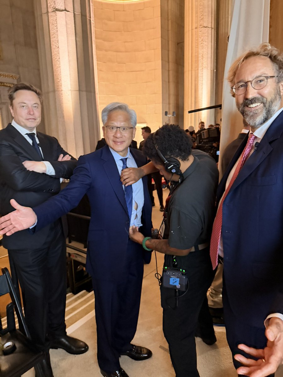 GavinSBaker's tweet photo. Backstage before our panel on superintelligence at the launch of https://t.co/pdYe2rppWr

Will post the video when it comes out.

Also @jgebbia has done something truly awesome for the country. We should all be grateful!

📸 by @KatieMiller https://t.co/DlFhRVRcHG