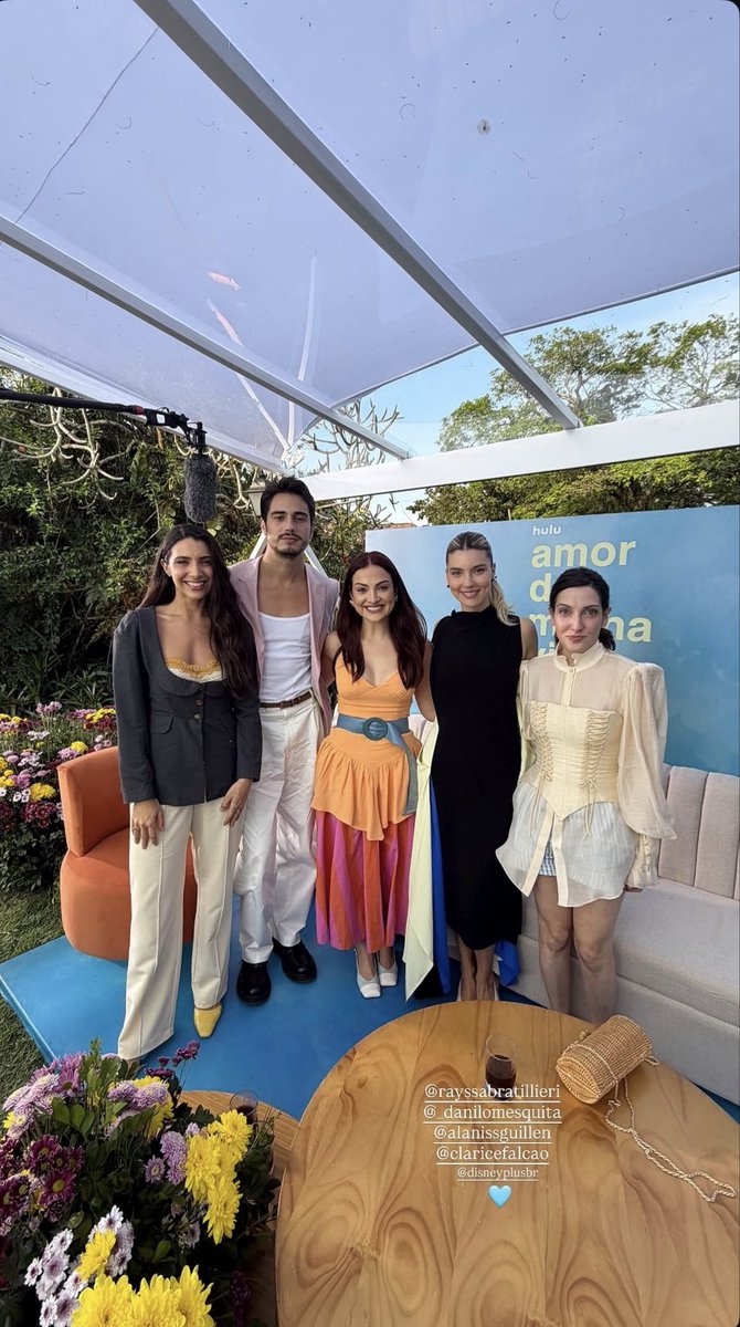 UploadAlan's tweet photo. OLHA ELES! O elenco da série durante a coletiva de imprensa da segunda temporada da série #AmorDaMinhaVida https://t.co/7xxIhemgNG