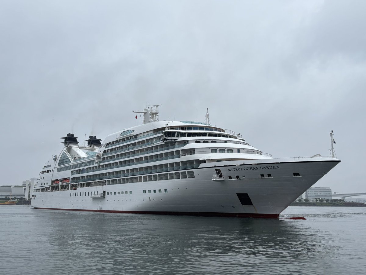 Harumi_CT's tweet photo. 晴海客船ターミナルに
”MITSUI OCEAN SAKURA”が入港しました🚢
初入港です✨ 
船尾に「TOKYO」の文字が...！探してみてください👀
本日16:30に出港予定です！
岸壁でお見送りができる貴重な機会にぜひターミナルへお越しください〜🙌

#晴海
#晴海客船ターミナル
#MITSUI_OCEAN_SAKURA https://t.co/CSmFPXxzD4