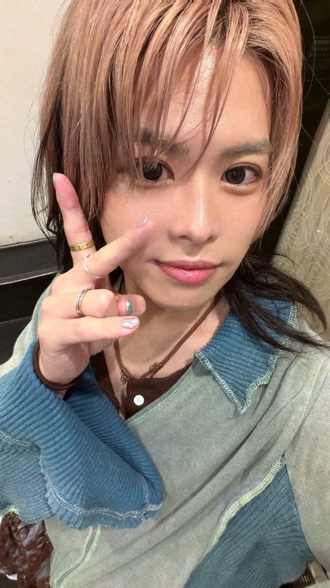 singer_takumi's tweet photo. おはよう！！💫

9月最終日！！！

2026年9月本当にたくさんの愛を
頂いたひと月でした。

精一杯返していきます！！！

あなたのおかげです。
本当にいつもありがとう！！ https://t.co/BcuDezUKbp
