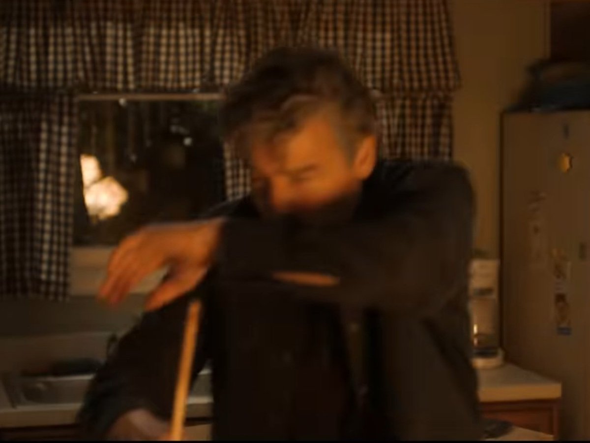 adleruby's tweet photo. waitt is this the same shirt?? are we gonna see hal carrying earl from the burning house😭😭 https://t.co/P0QdTKQS7o