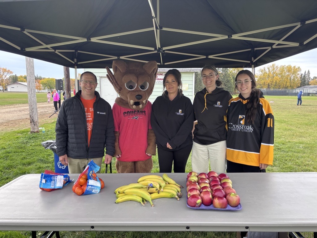 CrossroadsCU's tweet photo. 🍎 Building relationships means showing up for our communities. Today, our Crossroads Crew joined the Terry Fox Walk at Canora Composite School &amp; CJES, connected with students and staff, and handed out fresh fruit to help fuel the walk. 💛

#TerryFoxRun #CreditUnionDifference https://t.co/OTZEGNrN2u