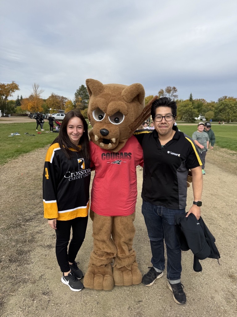 CrossroadsCU's tweet photo. 🍎 Building relationships means showing up for our communities. Today, our Crossroads Crew joined the Terry Fox Walk at Canora Composite School &amp; CJES, connected with students and staff, and handed out fresh fruit to help fuel the walk. 💛

#TerryFoxRun #CreditUnionDifference https://t.co/OTZEGNrN2u