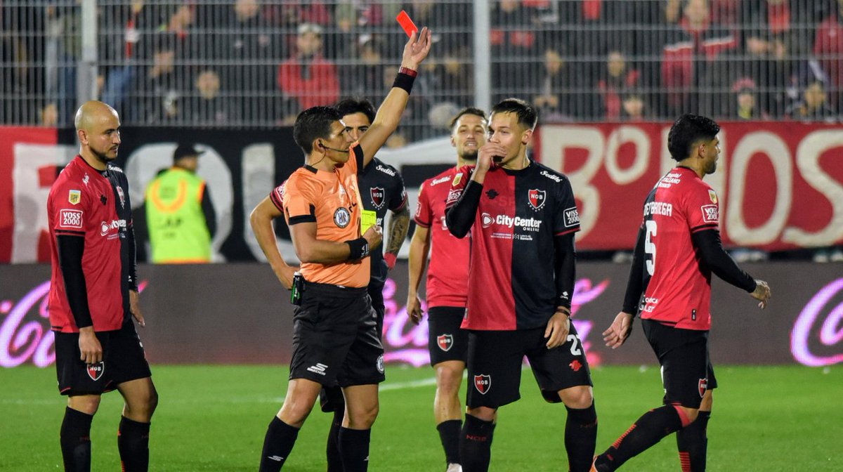 yudiquismo88's tweet photo. El choreo sistemático que nos vienen haciendo desde el 2022 algún día lo van a pagar. Todo vuelve.
Eso sí, esto es NEWELL'S. Hoy estamos mal, pero cuando nos recuperemos les vamos a cobrar una por una, jugando al fútbol como hicimos toda la vida.
Vamos el sábado, NEWELL'S CARAJO. https://t.co/HCkkbpcDF5