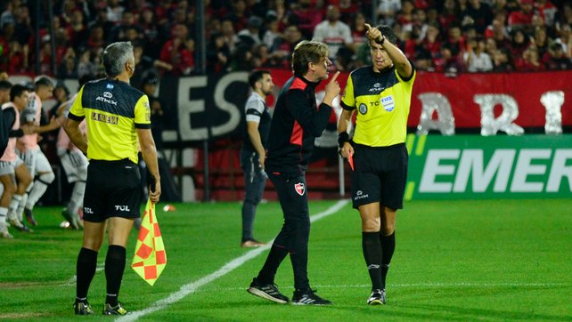 yudiquismo88's tweet photo. El choreo sistemático que nos vienen haciendo desde el 2022 algún día lo van a pagar. Todo vuelve.
Eso sí, esto es NEWELL'S. Hoy estamos mal, pero cuando nos recuperemos les vamos a cobrar una por una, jugando al fútbol como hicimos toda la vida.
Vamos el sábado, NEWELL'S CARAJO. https://t.co/HCkkbpcDF5