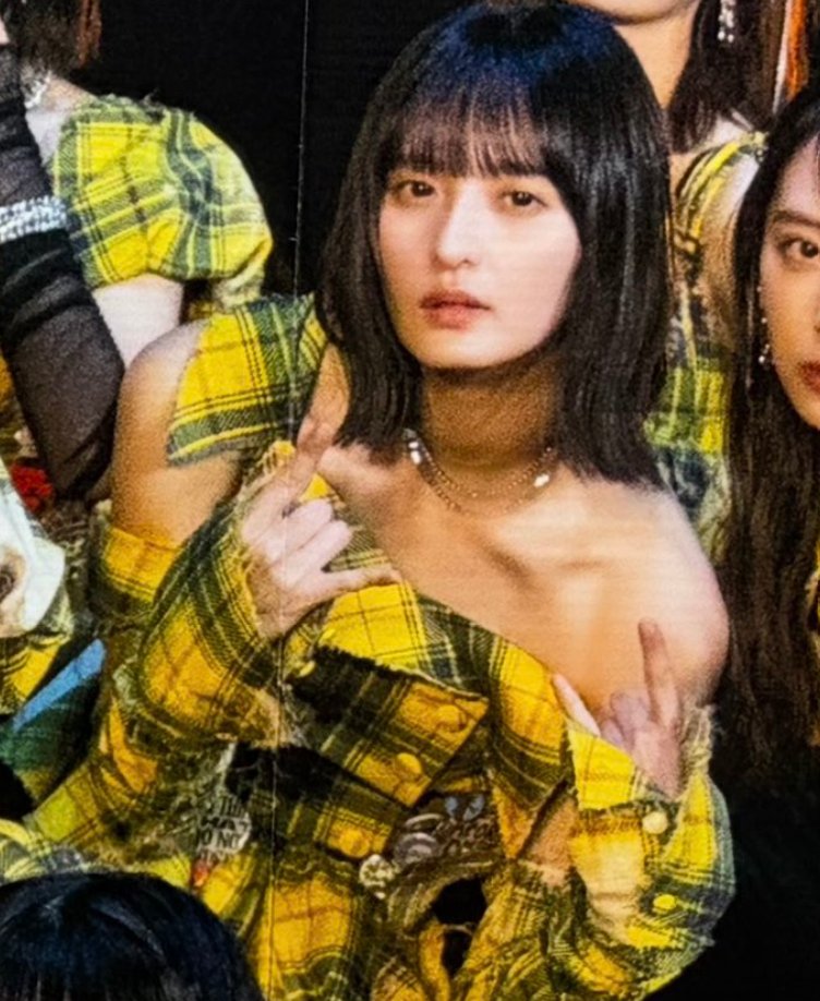 MaximeDelannoy's tweet photo. 遠藤さくらさん。集合写真で爪痕を残そうとしてる😂✨✨ https://t.co/AO8vW9BGsL
