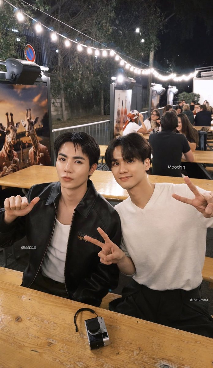 zunrisezn's tweet photo. ตื่นมาเจอ2หนุ่มมม ป๊ะกันที่ปารีส พึกพึกกับเจ่งเจ่งน้องรักก https://t.co/OeSqpliJEM