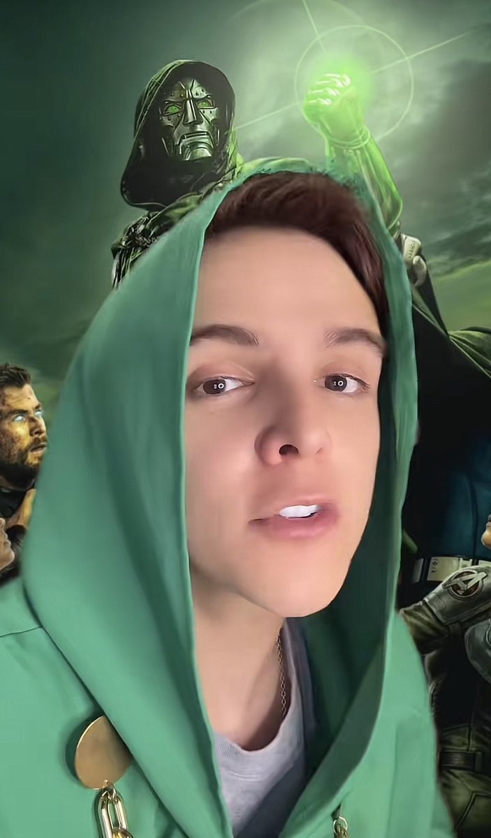 LuisOrozco09's tweet photo. Cuando veo gente con la capucha de Doom pero sin la máscara solo puedo pensar en este meme https://t.co/aYZ1aJ5rce
