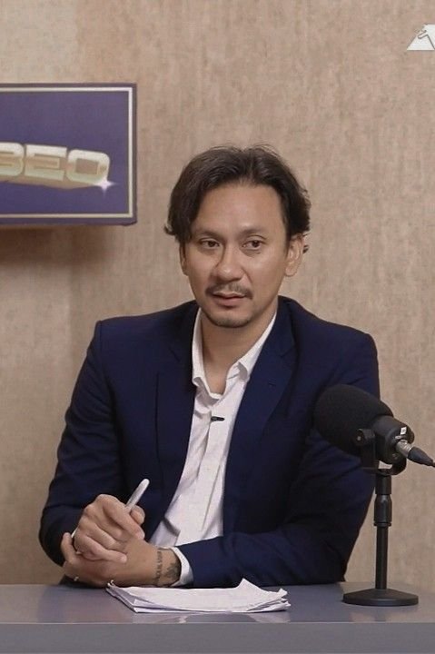 IkaaPark's tweet photo. tiap liat vincent mikir ini orang kek mirip siapa gitu, mukanya ga asing banget. ternyata mirip david thewlis pas meranin remus lupin di film harry potter 😭☝ https://t.co/kxyqXh6z1u