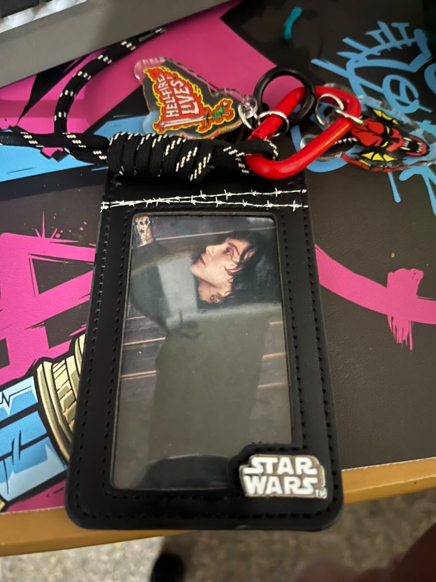 jeralcap's tweet photo. @_D3STROYA_ I'm so obsessed with this pic that I have it on my photocard lol https://t.co/9tLrknQMdR