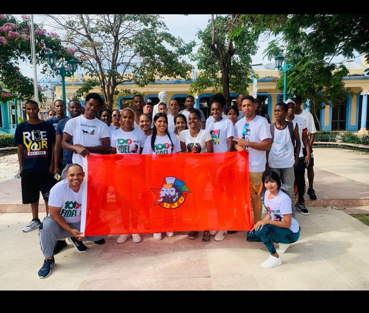RubioAna52881's tweet photo. Los jóvenes cubanos viven la Revolución y la Revolución vive en sus jóvenes. Ese es también el legado de Fidel quien en su sobrevida sigue trasmitiendo la fuerza de la juventud #Cuba #CubaEstaFirme #CubaVencera #UnidosXCuba https://t.co/CQxfbBdb9G
