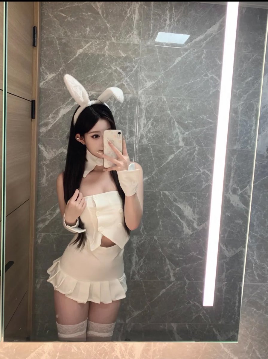 mk_nda's tweet photo. 这个点有真人吗？

我想发照片🥰
我刚拍的形体课照...... 

有人要看吗 🙋‍♂️  

新鲜的📷📷真给
刚拍的福照有人看嘛 ？ https://t.co/qXorO3teiG