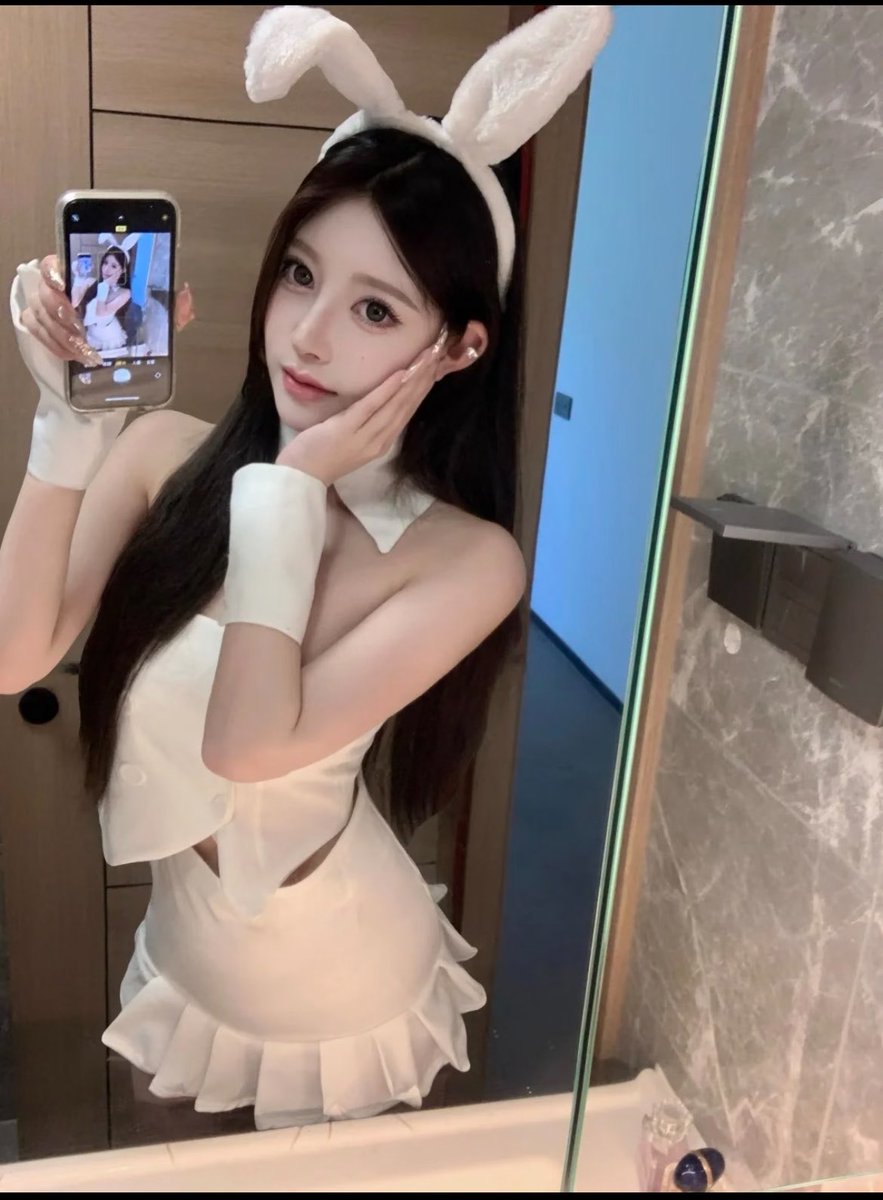 mk_nda's tweet photo. 这个点有真人吗？

我想发照片🥰
我刚拍的形体课照...... 

有人要看吗 🙋‍♂️  

新鲜的📷📷真给
刚拍的福照有人看嘛 ？ https://t.co/qXorO3teiG