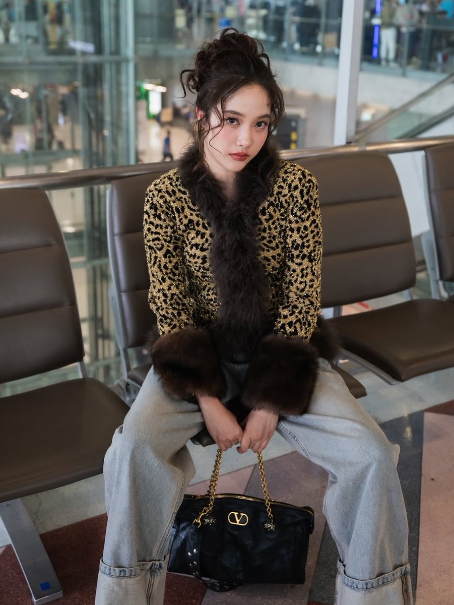 bee_nidarat_'s tweet photo. รอลุคสนามบิน PFWครั้งนี้น้องฟรีนจะมาลุคไหน

@srchafreen
@ValentinoTH
@MaisonValentino

#PFW
#srchafreen
#ValentinoGaravani
#ValentinoxFreen
#FreenSarocha https://t.co/uRWqs642B6