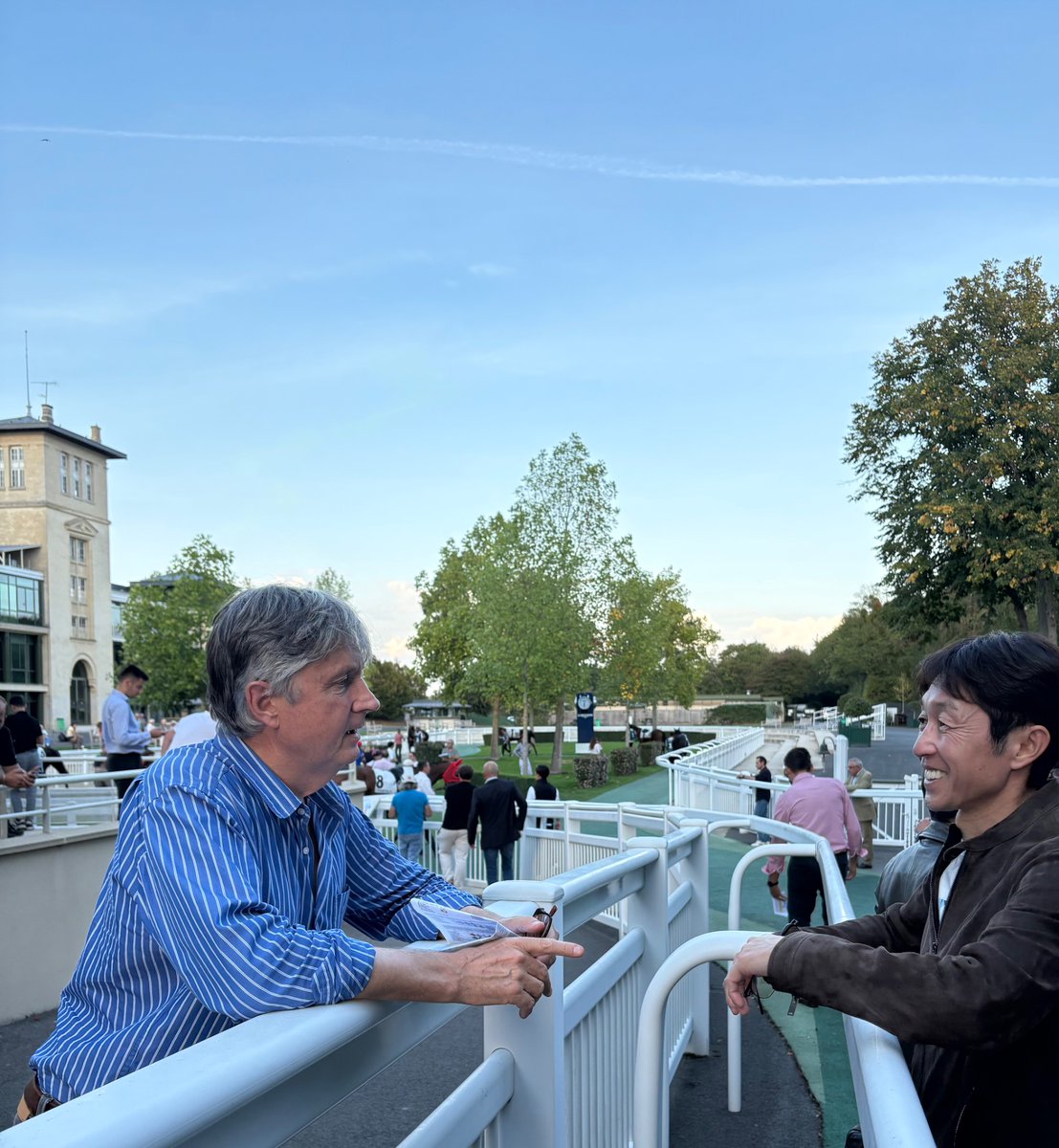 B12offByhHSsUy9's tweet photo. シャンティイ競馬場で会ったジョン・ハモンド元調教師の紹介で金曜日サンクルーでの騎乗が急遽決定🐴 https://t.co/r3aFenHDf1