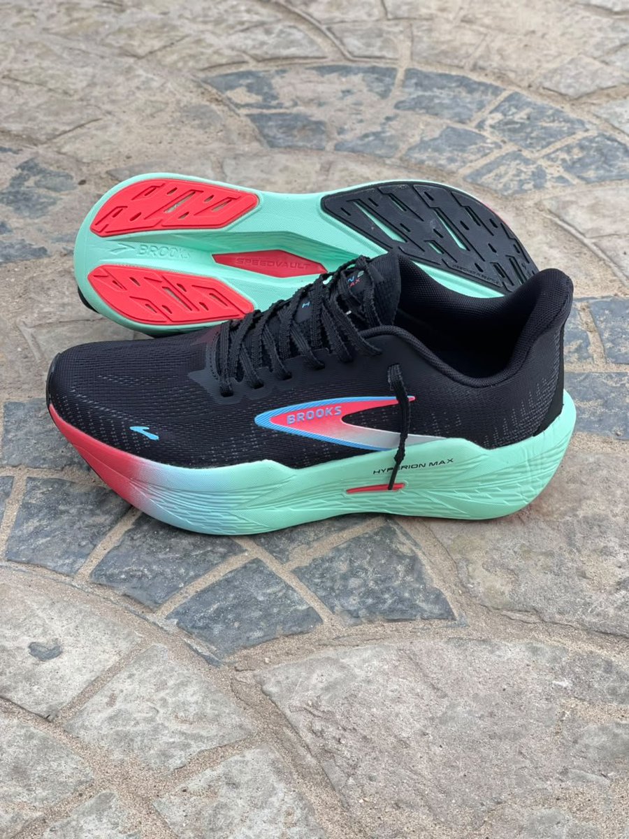 ndaamali's tweet photo. Abonne toi pour découvrir nos offres

📏 Running Brooks Hyperion Max 0513 40 à 45

💰 Prix : 16.000 FCFA seulement !

🚚 Livraison disponible 🇸🇳

📲 Commandez au +221769209312

#NdamaShoes  #Dakar #ChaussuresHomme #ModeDakar #Kebetu https://t.co/DKdHudTOFq