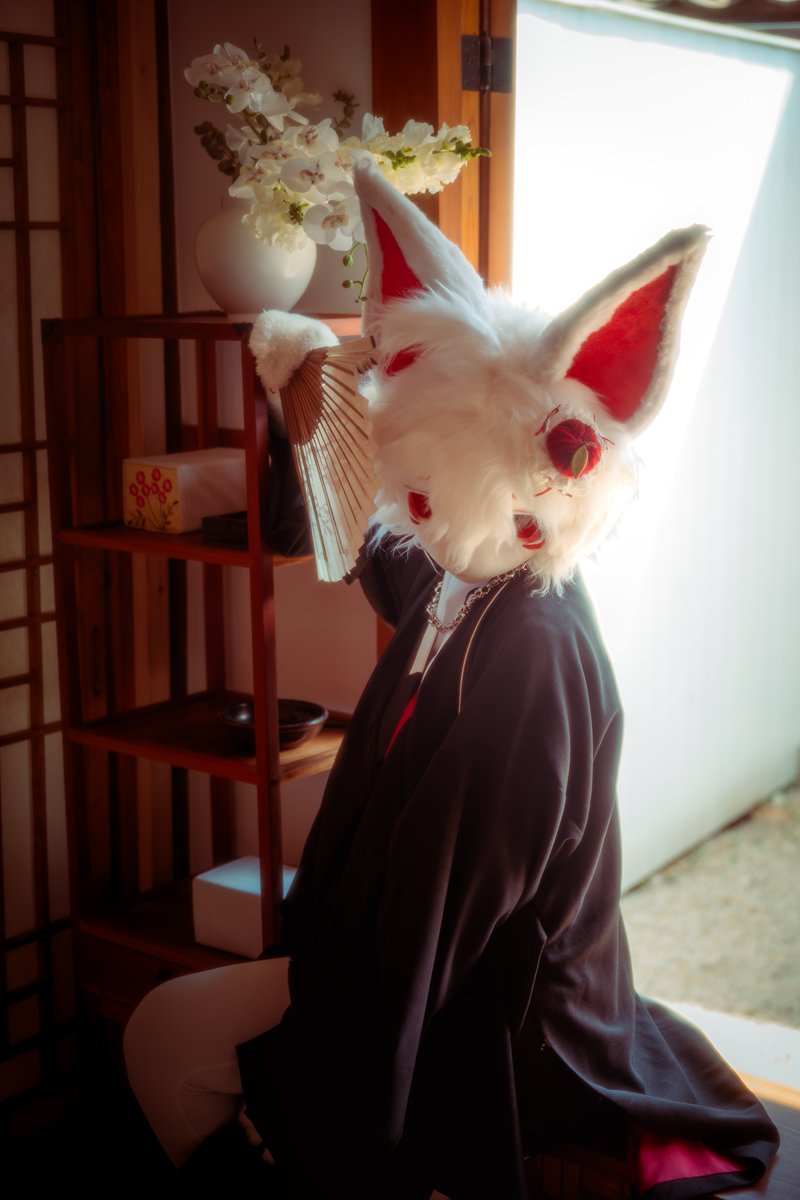 ZzFURzZ's tweet photo. 🦇이만 돌아가세요, 곧 박쥐들의 취침시간이니까.
🦇...다음에 또 와주실 거죠? 

📸 @Dia_snake90

#눈이마주쳤시우 #ウモリメイドシウ
#fursuit #FursuitFriday https://t.co/5Cjd3BQiP2