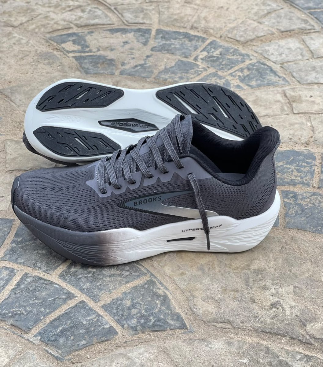 ndaamali's tweet photo. Abonne toi pour découvrir nos offres

📏 Running Brooks Hyperion Max 0513 40 à 45

💰 Prix : 16.000 FCFA seulement !

🚚 Livraison disponible 🇸🇳

📲 Commandez au +221769209312

#NdamaShoes  #Dakar #ChaussuresHomme #ModeDakar #Kebetu https://t.co/DKdHudTOFq