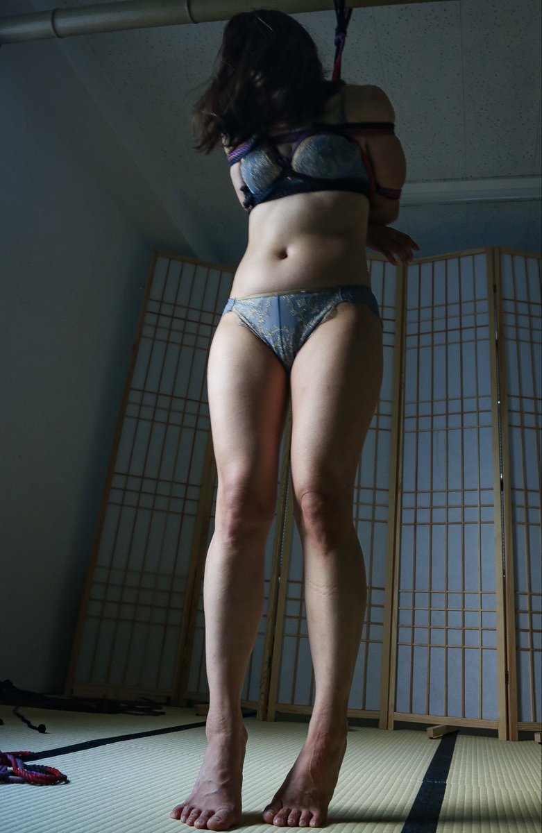 seiichi_kita's tweet photo. 服が日常の第二の皮膚だとすれば、縄は非日常の第二の皮膚なんだ。布が身体を覆いながらシルエットや印象を変えるように、縄もまた身体に新たな変形を与え、その人だけの造形を生み出すからね。 https://t.co/NaXNOcRbwM