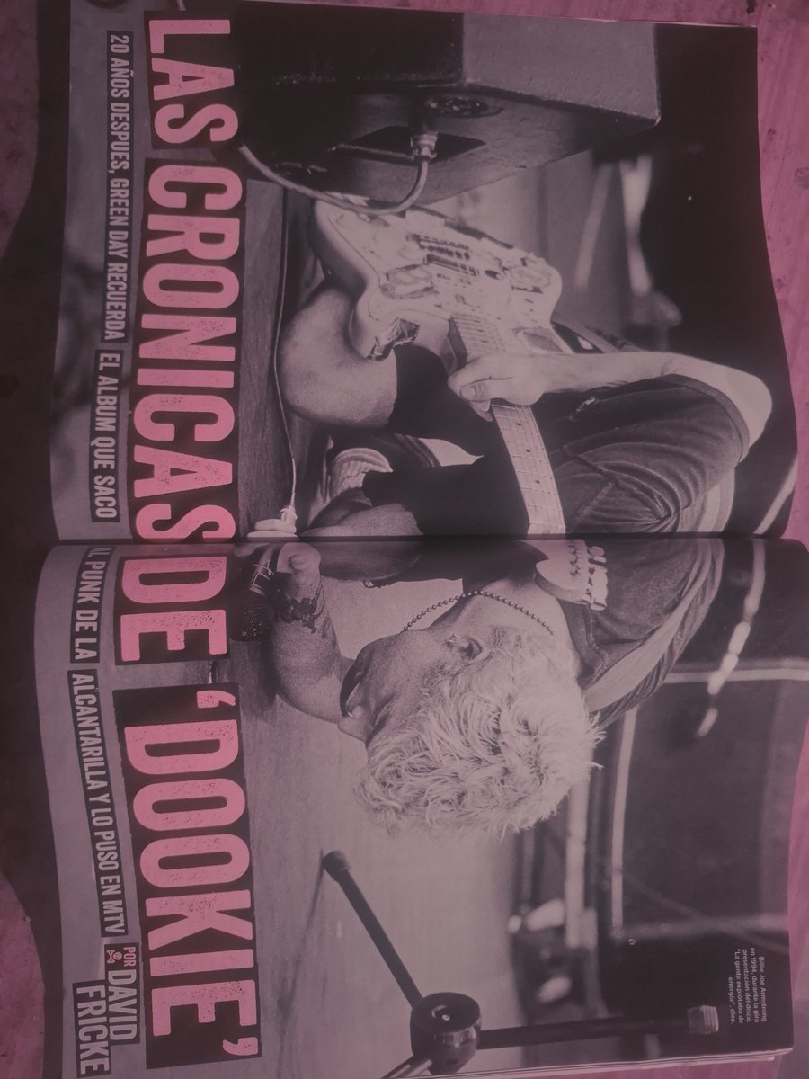 swedd74's tweet photo. Lo que encontré en las revistas viejas de mi mamá:
revista del 2012 btw 

#gdtwt https://t.co/TUlkp7r0vE
