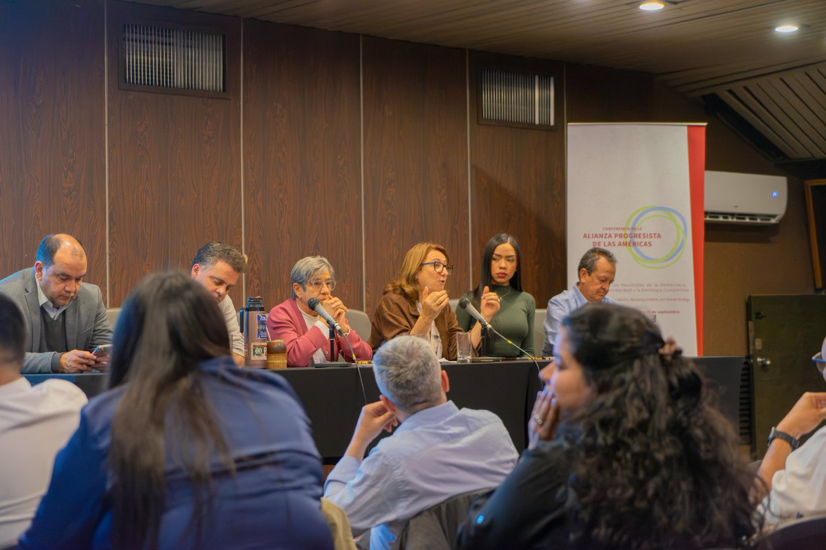 Cemupro_Arg's tweet photo. En el marco de la conferencia de la Alianza Progresista de las Américas en Montevideo, Uruguay debatimos junto a otros centros de estudios, legisladores y representantes políticos sobre la situación actual de la región  y la agenda a futuro para los sectores progresistas. https://t.co/uMnxY7qHxF