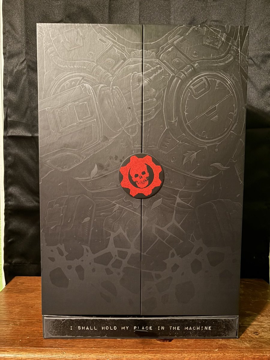 kuma4810's tweet photo. Been playing gears since I was in middle school and I was finally able to get a collector’s edition 😭 https://t.co/ciVOkZCMG7