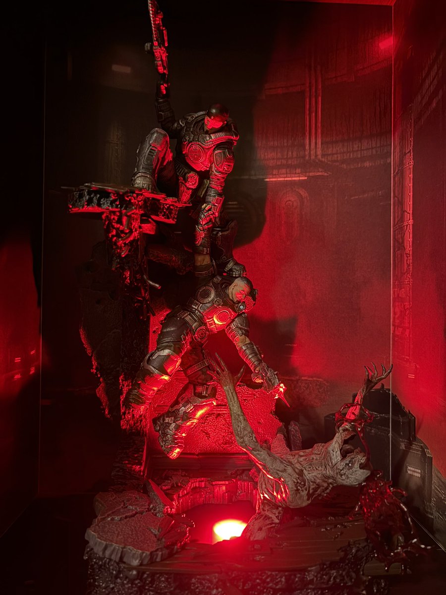 kuma4810's tweet photo. Been playing gears since I was in middle school and I was finally able to get a collector’s edition 😭 https://t.co/ciVOkZCMG7