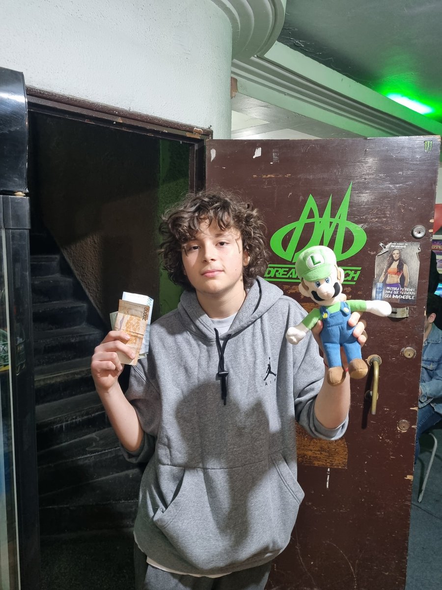 Dream_Match_CL's tweet photo. Nos complace felicitamos al podio del torneo mensual de Smash Ultimate del mes de Septiembre. Maestros: LewinUm, TEW | ORD | El Manu y PipoCL! 💪
Saludos,
No game, no life! https://t.co/FIHpJIFceV