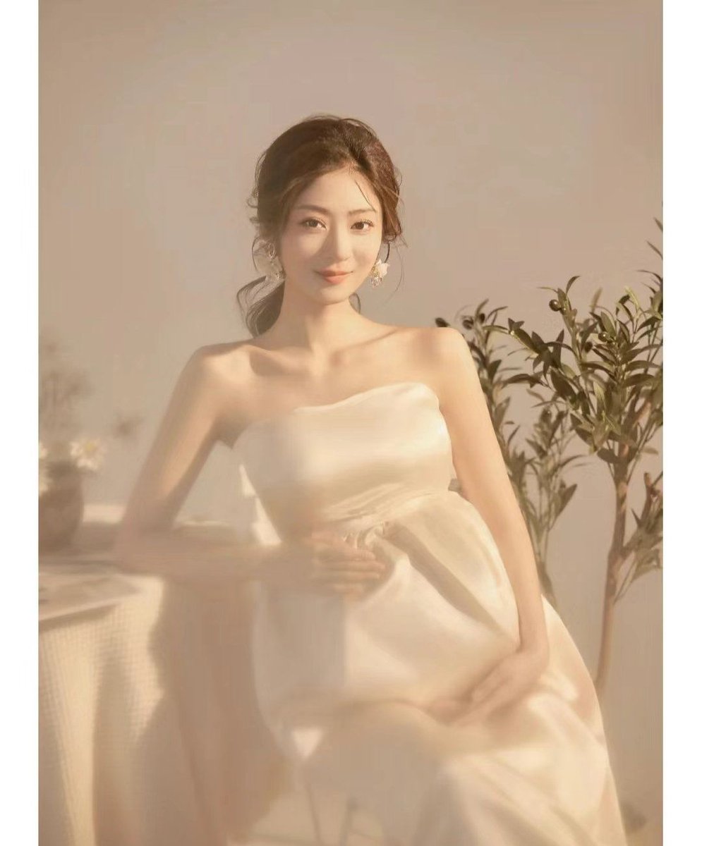 cssZpdsaPslkZ2n's tweet photo. My pregnancy inner journey hides the deepest, most precious moments that I’ll cherish forever.， https://t.co/BugcbQdZfK