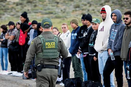 America_Brief1's tweet photo. WHAT SHOULD BE THE BIGGER PRIORITY? 🤔

🅰️ Border security
🅱️ Immigration reform https://t.co/vO4Sv5J99M