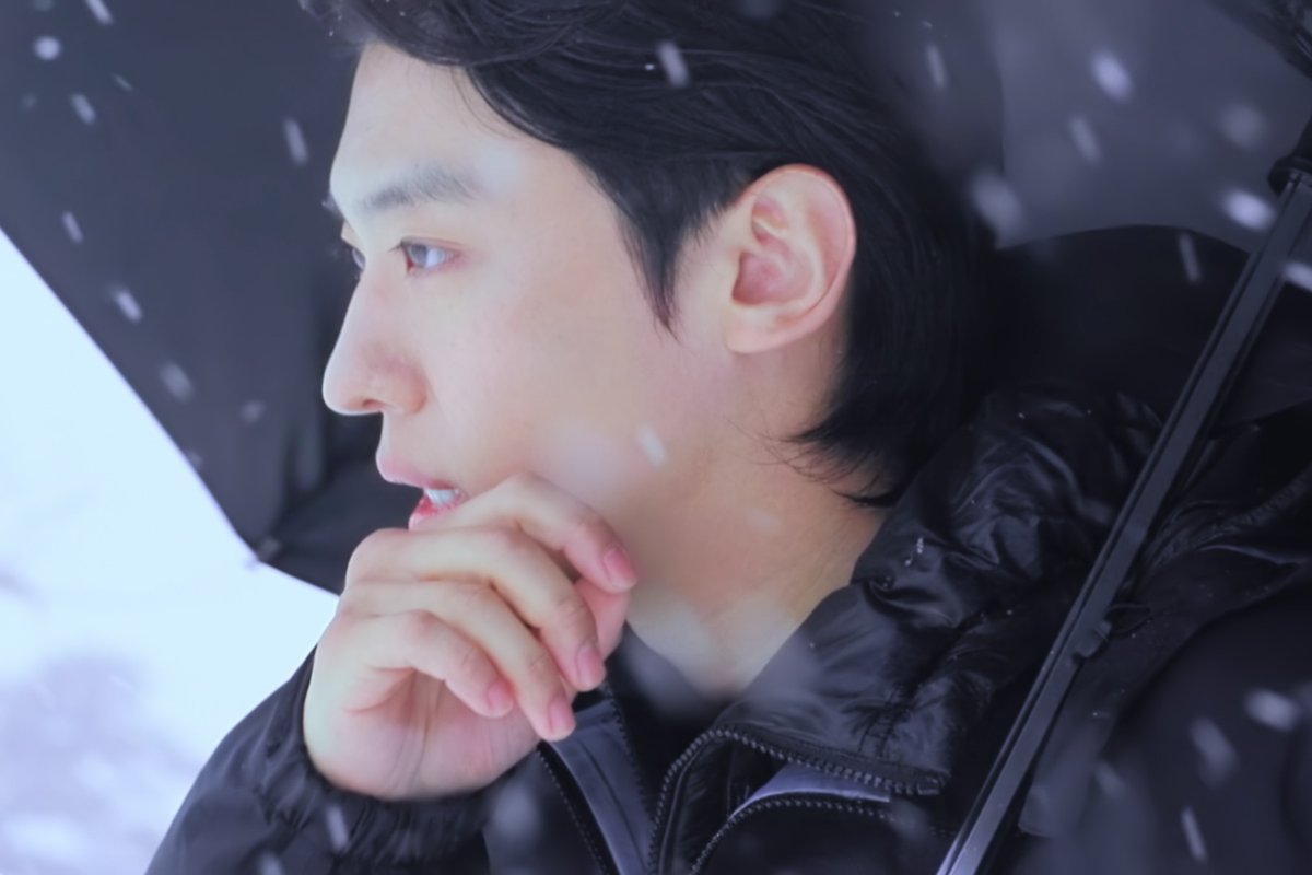 NetflixKR's tweet photo. 한겨울 대관령도 직원들의 빛나는 팀워크로 따뜻하네요.

<대환장 기안장> 시즌2, 2주 차도 절찬 영업 중. https://t.co/84FjpCeqWF