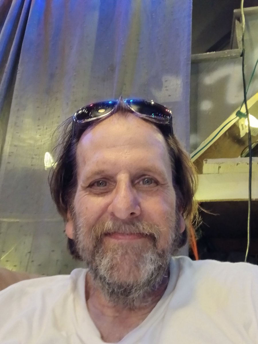 robertalis72867's tweet photo. Saying hi to someone special. https://t.co/7IYzevDkLZ