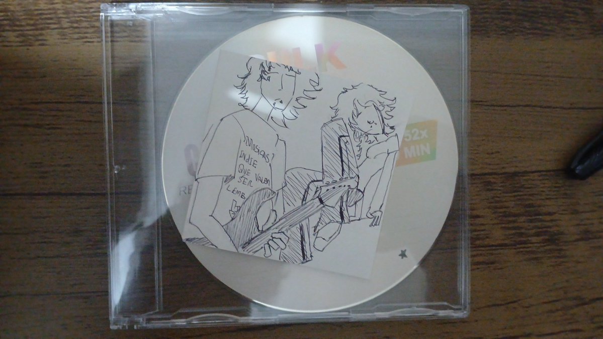 tootrash2u's tweet photo. meu cd de músicas indies, capa flop ou midia? https://t.co/AH9VqibsS1