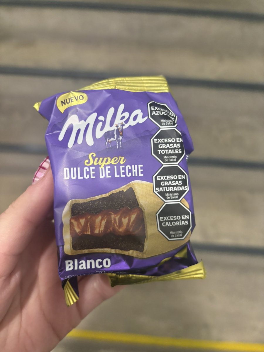 cataIrc's tweet photo. como catadora de alfajores profesional: si vas a poner q tiene SÚPER dulce de leche tiene q traer más, bastante mid, es rico pero sigo prefiriendo el milka oreo
7.75/10 re específico no https://t.co/qHc1z2V9xx