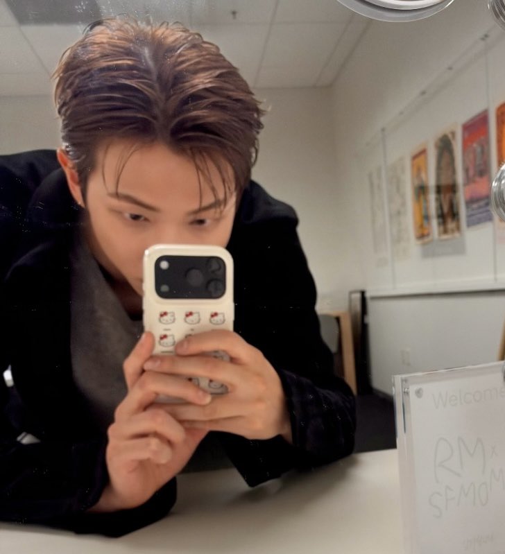 rk1ve94's tweet photo. the contrast between how hot he looks and his hello kitty phone case never fails to make me smile so lovingly https://t.co/kiGdlp7oeF